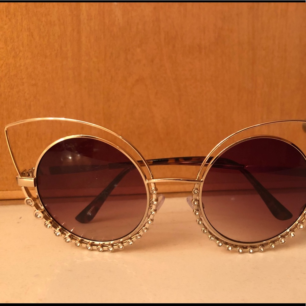 Cat eye sunglasses